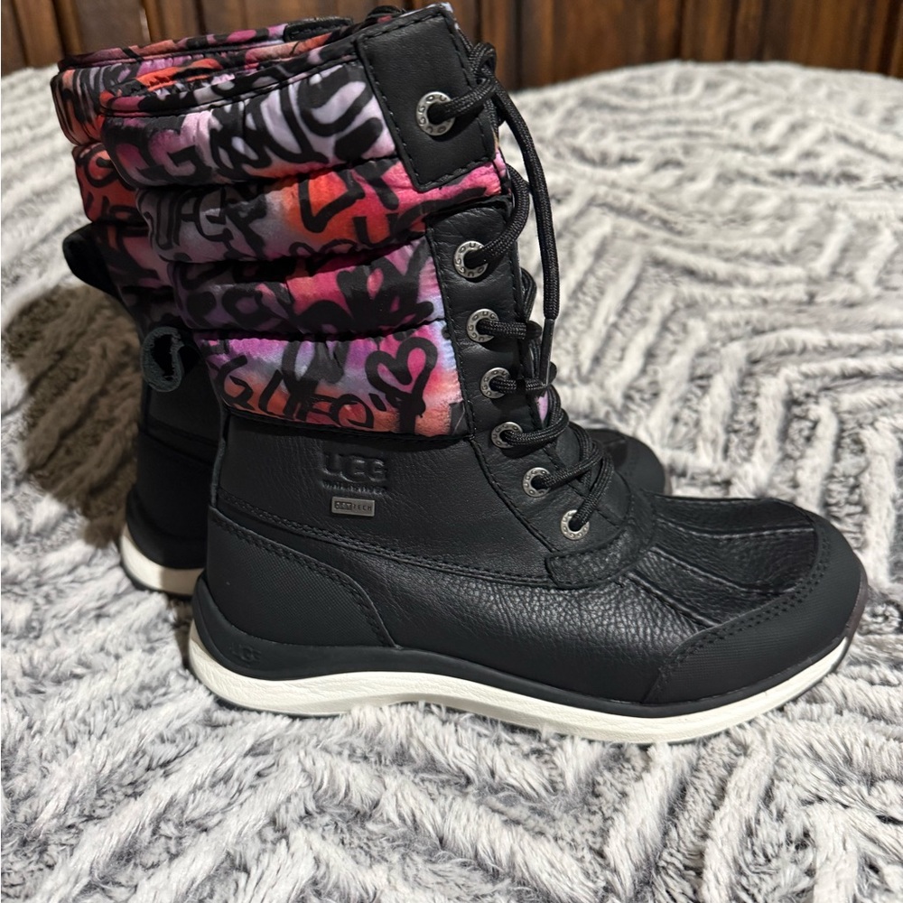(NWOT)UGG Women's Adirondack III Graffiti Waterproof Boots - Picture 6 of 12